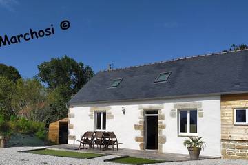 Location de vacances pour 7 personnes, avec jardin à Landudal