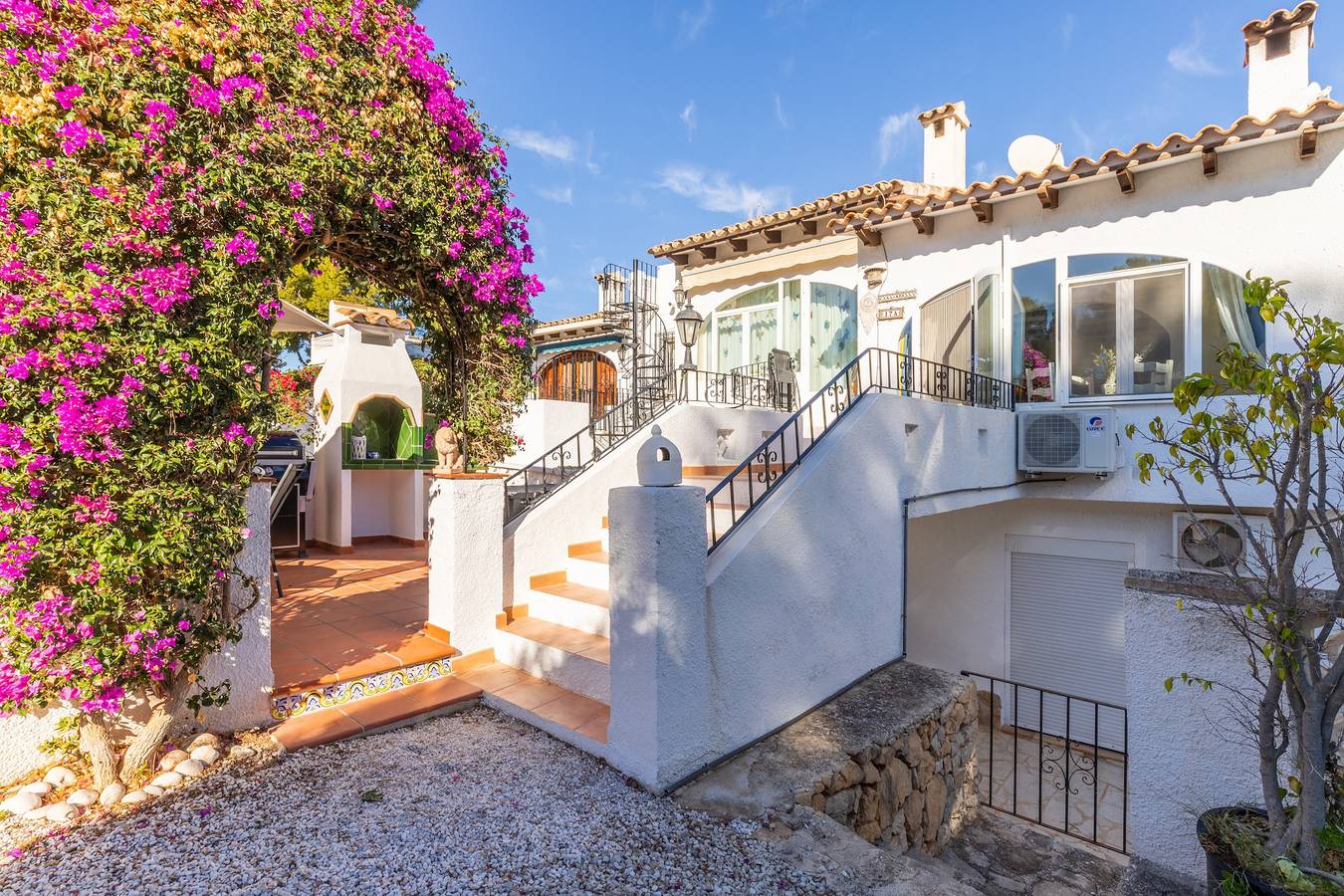 Holiday Home "Casa Shelly" with Shared Pool & Wi-Fi in San Jaime, Teulada (Spain)