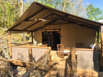 Gîte pour 4 personnes, avec jardin ainsi que terrasse et piscine à Saint-Médard