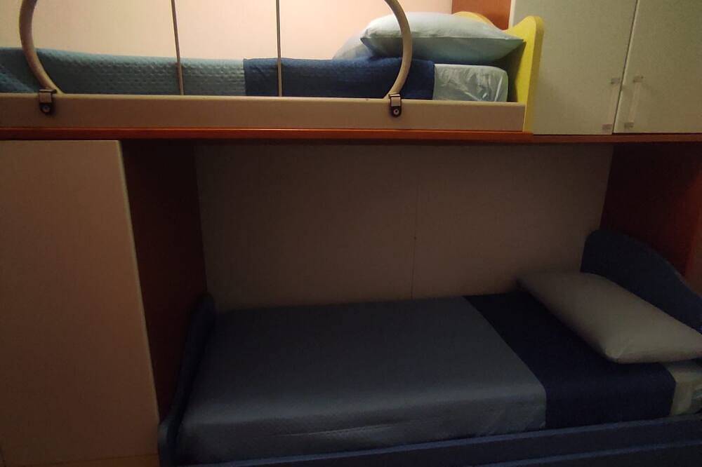 Casa vacanze a pochi passi dal mare, ideale per famiglie con giardino esterno in Leporano, Golfo di Taranto