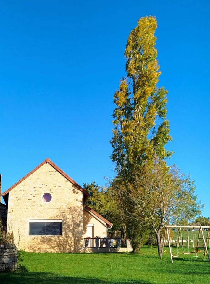 Location de vacances pour 8 personnes, avec terrasse ainsi que jardin et piscine dans Saône-et-Loire - 3