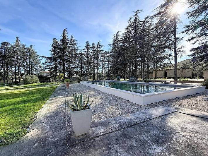 Location de vacances pour 4 personnes, avec vue ainsi que jardin et piscine à Domazan - 4