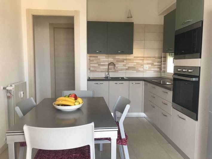Entire apartment, 'White' mit Balkon in Pietra Ligure, Pietra Ligure Municipality