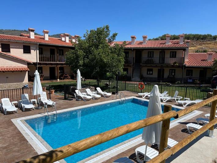Apartamento para 5 personas, con Balcón y Terraza además de Jacuzzi y Jardín en Hervás