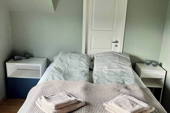 Ganze Wohnung, Apartment mit 2 Schlafzimmern und Dachboden in Ålesund