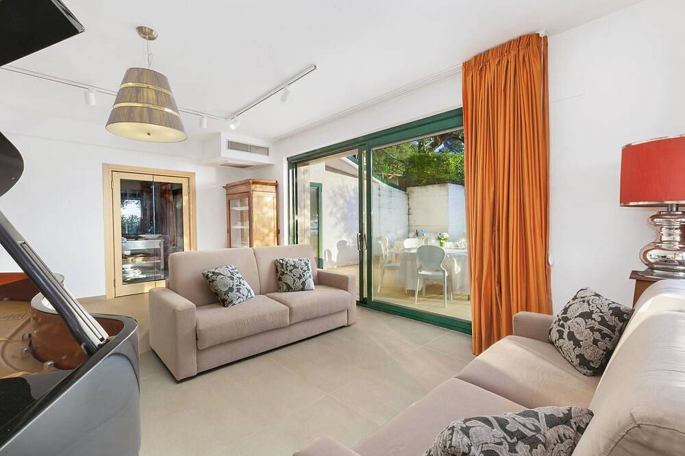 Luxury villa with marvellous terrace overlooking the sea in Massa Lubrense, Provincia de Nápoles