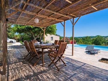 Gîte pour 6 personnes, avec piscine et terrasse à Dausse