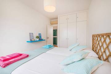 Villa for 13 People in Alvor, Faro District, Photo 4