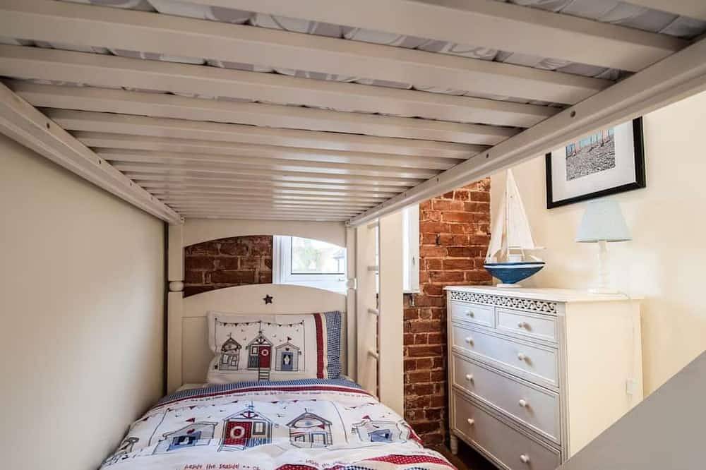 ♥ Pebble Cottage Aldeburgh Beach Pet friendly Parking permit included 5* reviews in Aldeburgh, Suffolk