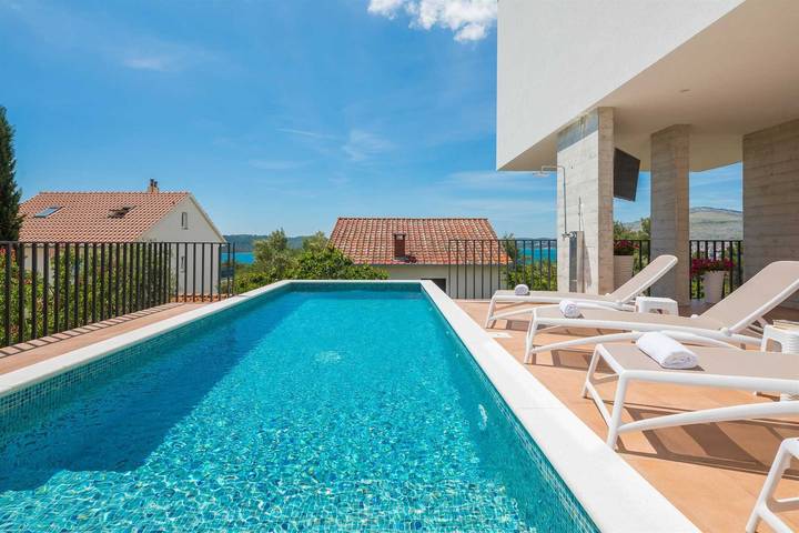 Villa pour 8 personnes à Okrug Gornji - 3