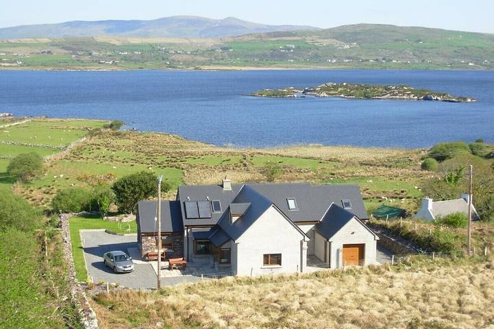 Vacation rental for 8 people, with Terrace and Yard in Ireland