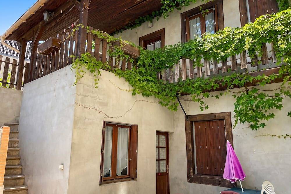 Entire apartment, Homerez - Studio - Néris-les-Bains in Néris-les-Bains, Montluçon region