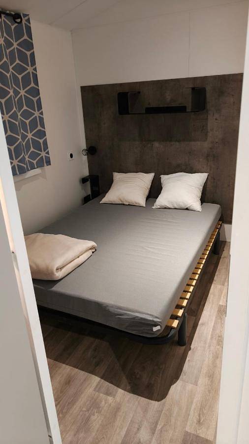 Camping pour 8 personnes, avec vue ainsi que piscine et terrasse, animaux acceptés à Saint-Cyprien - 3