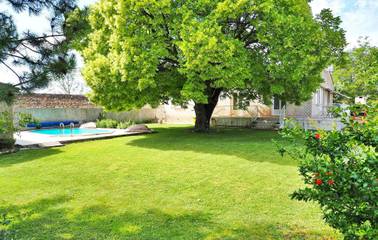 Gîte pour 6 personnes, avec terrasse et piscine à Mouriès