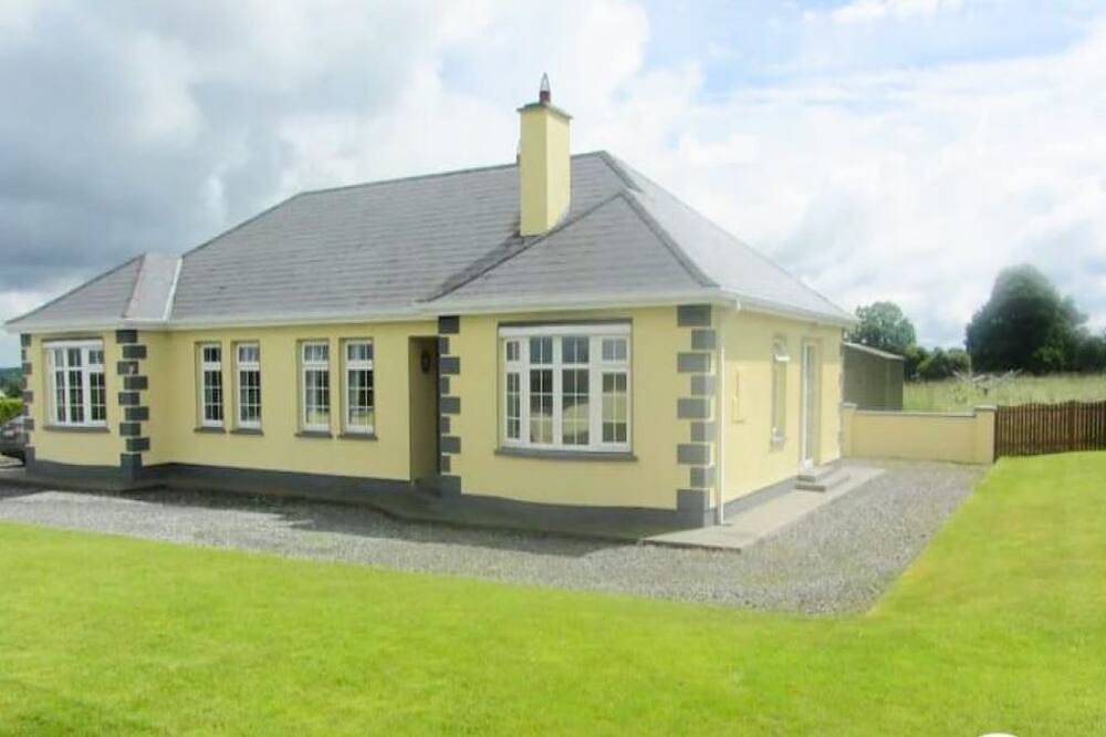 Une maison meublée, au bord de la Rivière Shannon in Birr, Comté d'Offaly