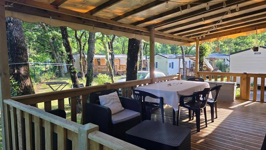 Camping pour 6 personnes, avec Terrasse et Jardin ainsi que Bassin pour enfant et Piscine à Capbreton - 3