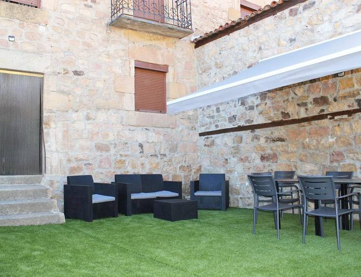 Location de vacances pour 10 personnes, avec Balcon et Terrasse ainsi que Jardin et Vue sur le lac à Vinuesa