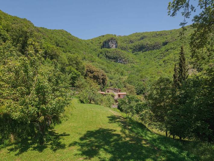 Agriturismo per 5 persone, con giardino, con animali domestici in Versilia