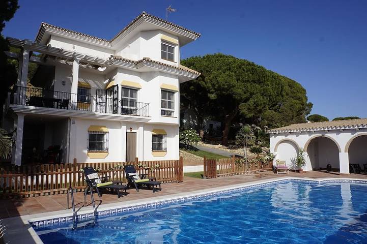 Chalet para 8 personas, con jardín, Se admiten mascotas en Barbate