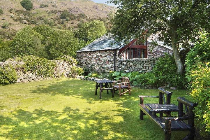 Cottage for 2 people, with garden, with pets in Eskdale