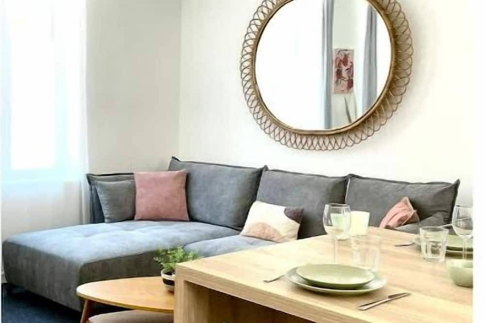 Entire apartment, Chez Clément et Mathilde - Plain-pied Hyper Centre in Saint-Amand-les-Eaux, Valenciennes region
