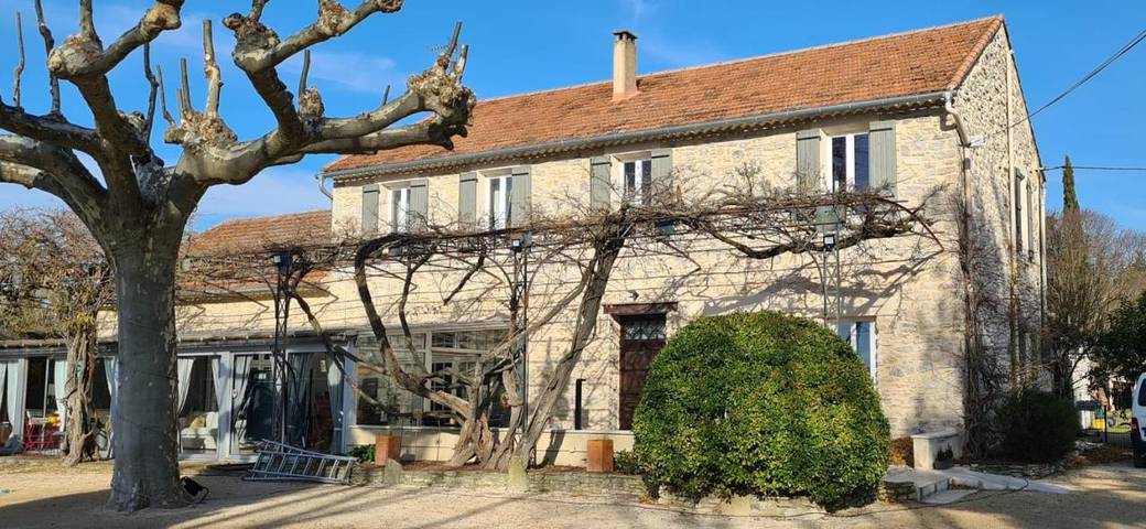 Chambre d’hôte pour 22 personnes, avec piscine ainsi que vue et jardin dans le Vaucluse - 3