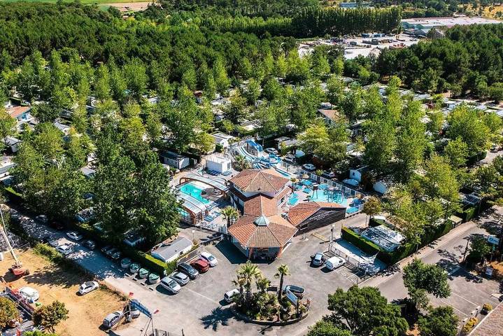 Camping pour 4 personnes, avec Terrasse et Piscine à Messanges