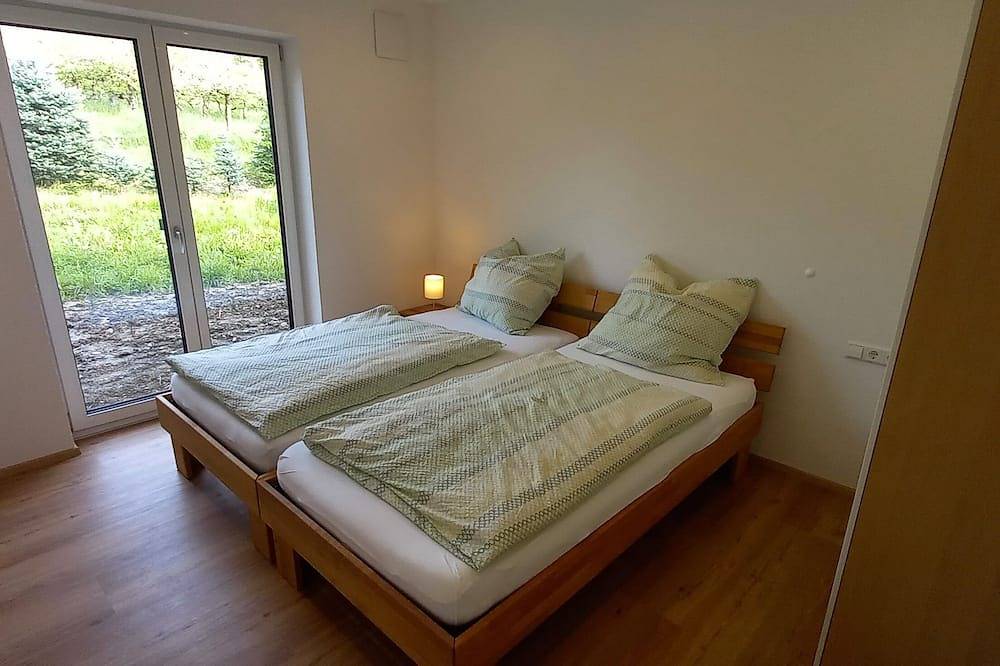 Ganze Wohnung, Ferienwohnung Tanne Ravensburg im Grünen, Balkon, Neubau, Ausblick in die Natur in Ravensburg, Oberschwaben