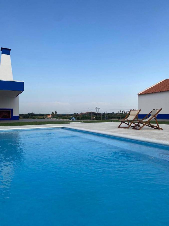 Casa de férias para 3 pessoas, com piscina e vista e ainda jardim em Alcochete