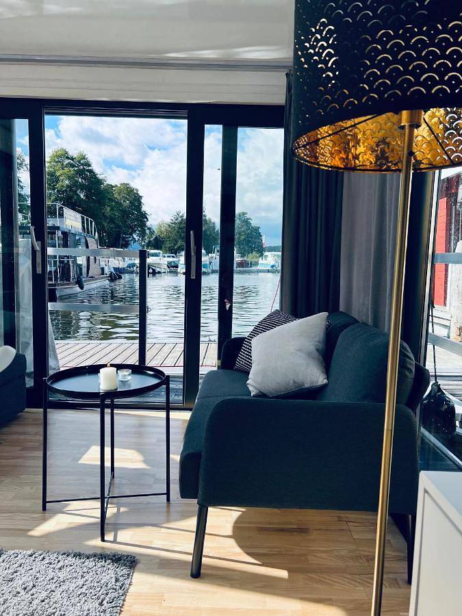 Boot für 4 Personen, mit Terrasse und Pool sowie Ausblick und Seeblick in Fürstenberg/Havel