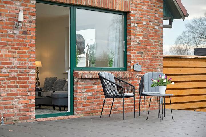 Entire apartment, Apartment “Landhaus Sonnenterrasse” with Private Terrace, Garden, and Wi-Fi in Grasberg, Landkreis Osterholz