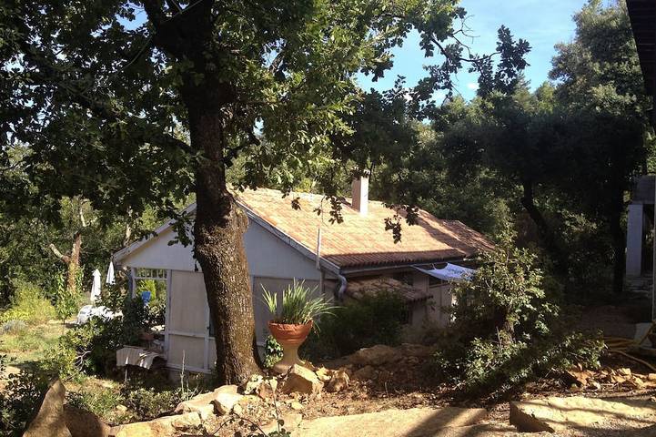 Location de vacances pour 6 personnes, avec piscine ainsi que jardin et terrasse à Sainte-Croix-de-Caderle