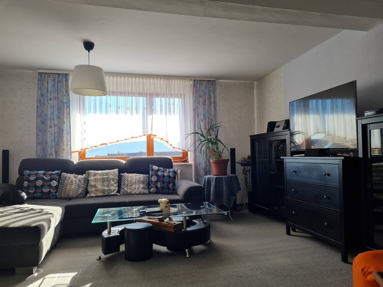 Ganze Ferienwohnung, Ruhige Ferienwohnung mit Balkon und Terrasse nahe Kassel in Helsa, Hessisches Bergland