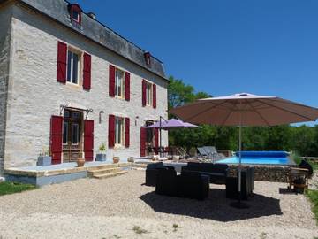Gîte pour 8 personnes, avec piscine ainsi que terrasse et jardin, animaux acceptés à Crégols