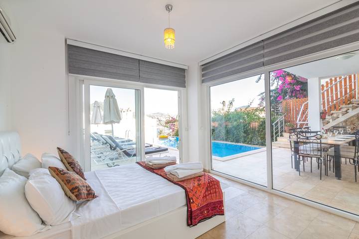 Holiday rental for 10 people, with ocean view and garden as well as pool, child-friendly in Kalkan