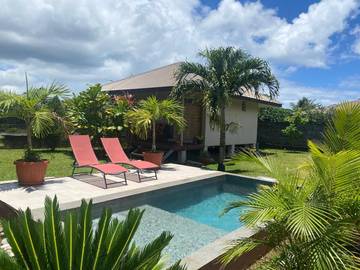 Gîte pour 3 personnes, avec piscine ainsi que terrasse et jardin dans Taravao