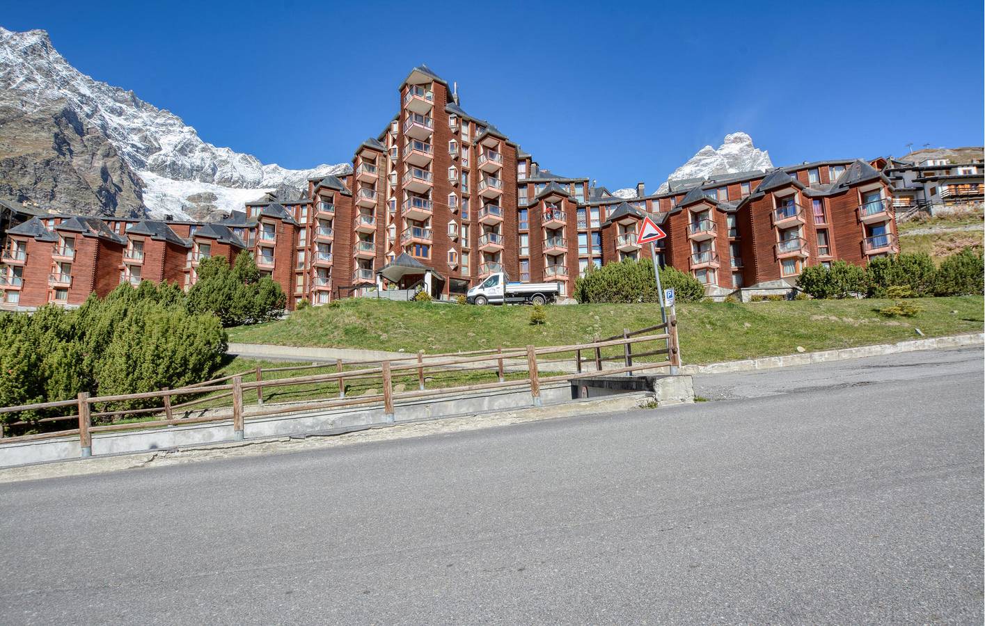 Apartamento vacacional entero, Acogedor apartamento de esquí con garaje y terraza - 500m a Breuil-Cervinia in Cervinia, Valtournenche