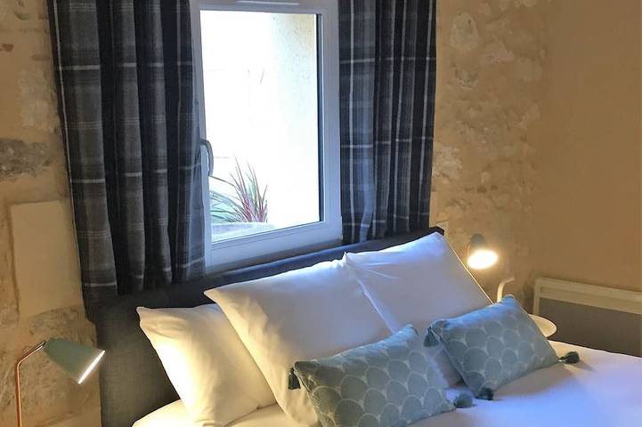 Location de vacances pour 6 personnes, avec piscine ainsi que jardin et terrasse à Pineuilh - 4