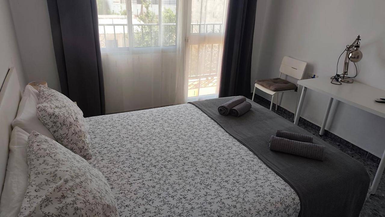 Bnb Lola - Habitacion con Baño privado en el pasillo y aire acondicionado in Puerto Real, Costa de la Luz