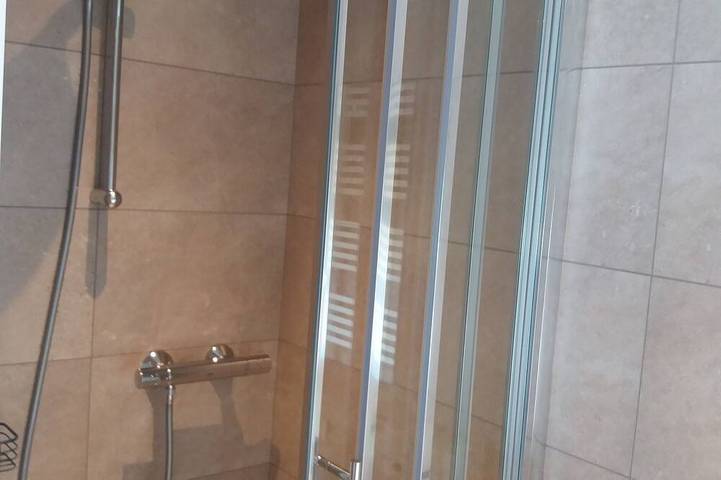 Hausboot für 3 Personen, mit Whirlpool und Terrasse in Sachsen-Anhalt - 4