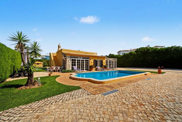 Holiday Home 'Vivenda Romana - By Staywise' with Private Pool, Wi-Fi and Air Conditioning in Santa Maria, São Gonçalo de Lagos