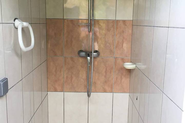 Gîte pour 8 personnes, avec jacuzzi ainsi que balcon et jardin à Bassussarry - 3