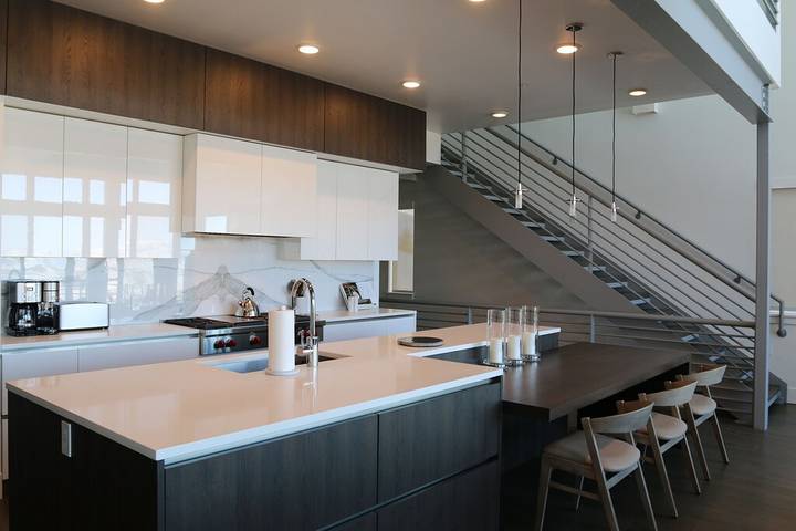 Vacation rental for 12 people, with hot tub and sauna as well as yard and pool in Park City UT