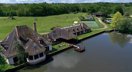 Gîte pour 11 personnes, avec jacuzzi ainsi que jardin et piscine dans le Cher