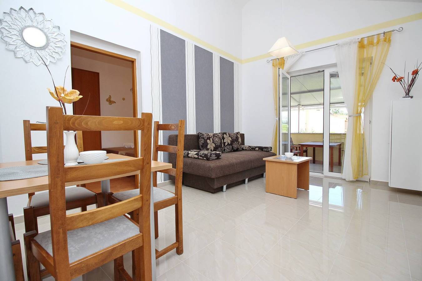 Cały apartament, Apartament wakacyjny dla 5 osób z balkon in Zarok, Baska