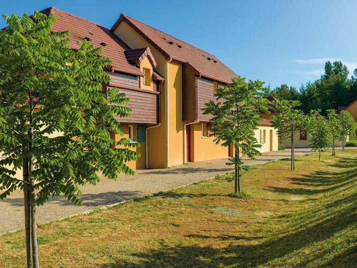 Gîte pour 8 personnes, avec Terrasse et Jardin ainsi que Piscine et Sauna
