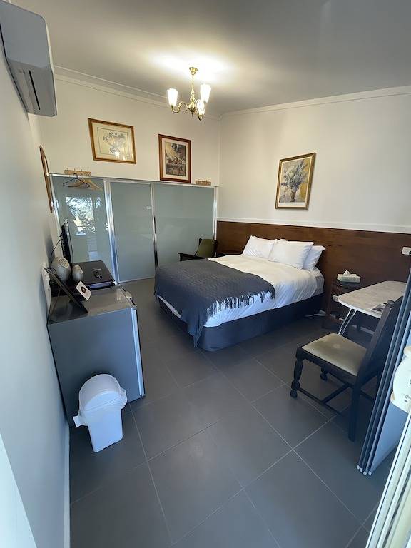 Bed and breakfast for 2 people, with garden in Victoria