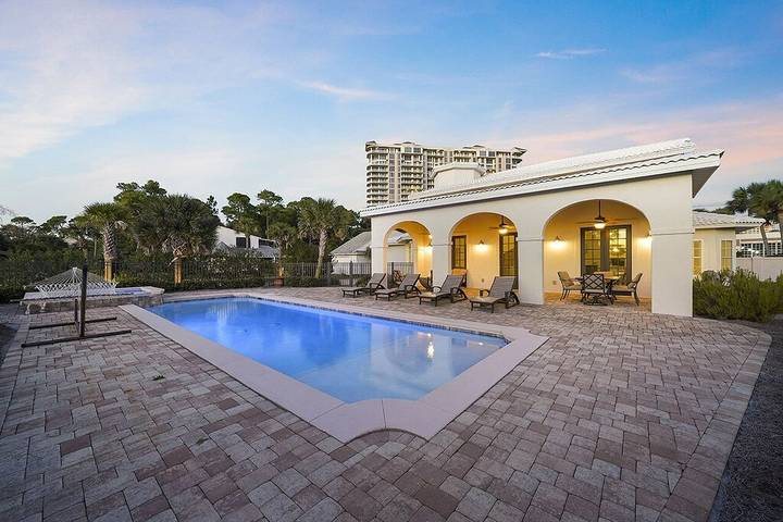 Vacation rental for 12 people, with terrace and hot tub, with pets in Sandestin