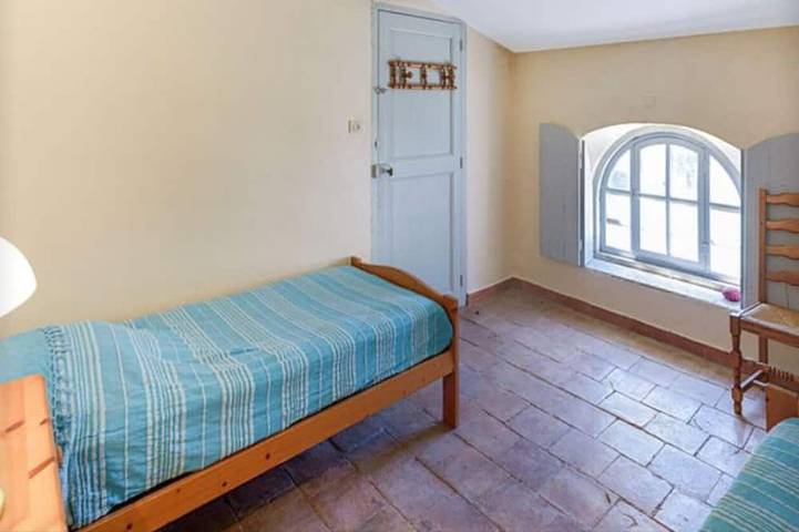 Gîte pour 7 personnes, avec piscine ainsi que terrasse et jardin à Aimargues - 3