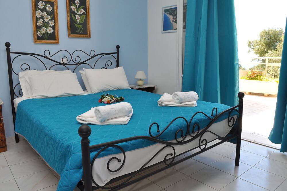 Entire apartment, Polymnia I - Ground Floor Studio No.3 in Lassi, Argostoli